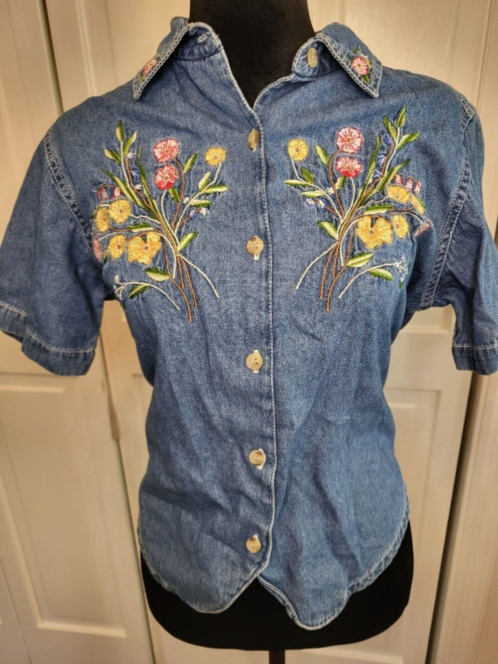 Bobbie Brooks Vintage 90 Chambray Embroidered Floral Shirt Weskit Hem S Cottage